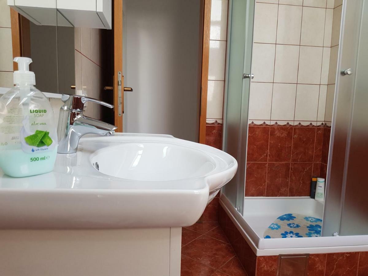 Apartmani Hrsak クラピナ エクステリア 写真