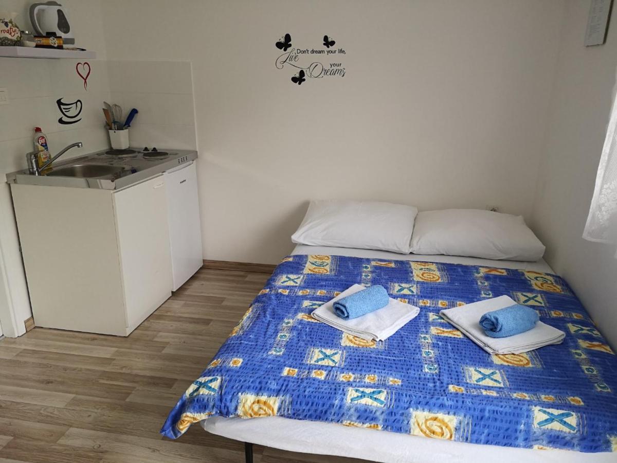 Apartmani Hrsak クラピナ エクステリア 写真